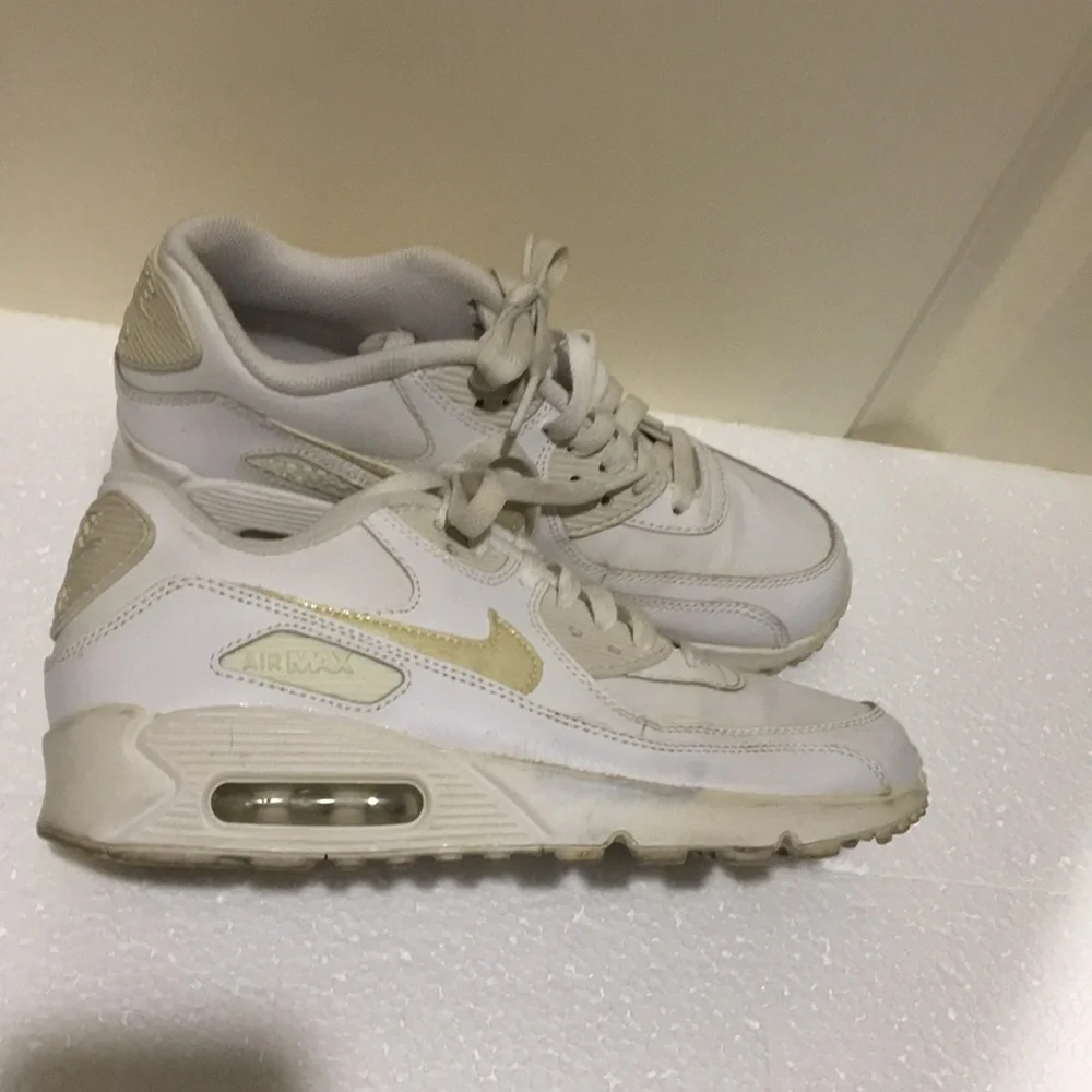 Nike Air Max kids lace up sneakers boys size 6Y